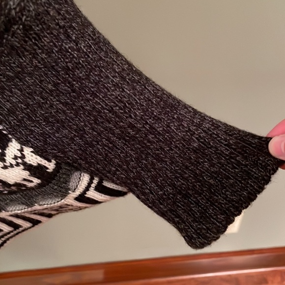 Ecologic Arts shrug, poncho, sweater combo. - Picture 4 of 14